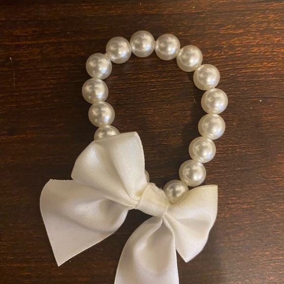 NWOT Beautiful CONSUELA Handcrafted Fresh Water White Pearl Necklace & Bracelet - Picture 2 of 5